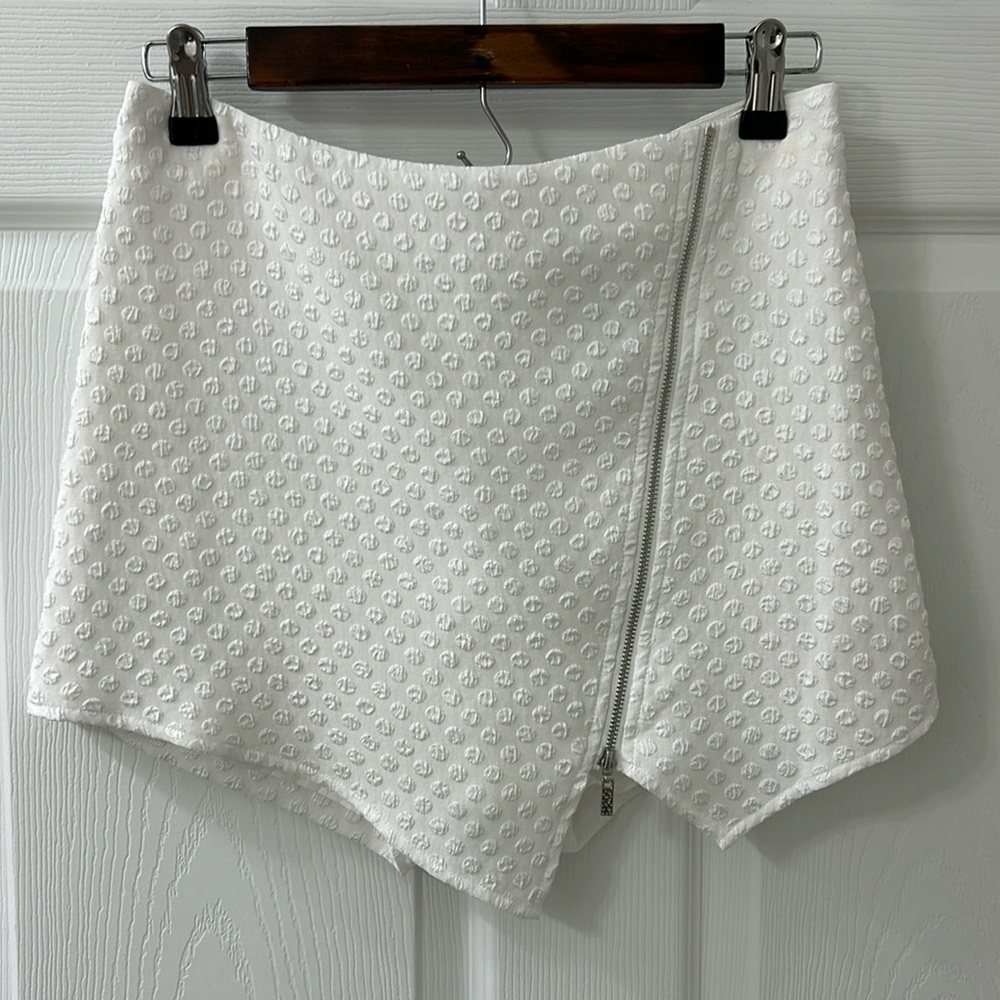 XS Kensie white skort